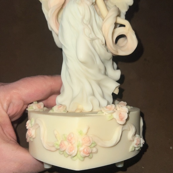 “Seraphim Classics” Hope “Light In The Distance” Musical Figurine - Picture 2 of 7
